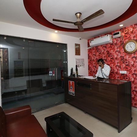 Oyo Flagship Hotel Daimond New Delhi Extérieur photo